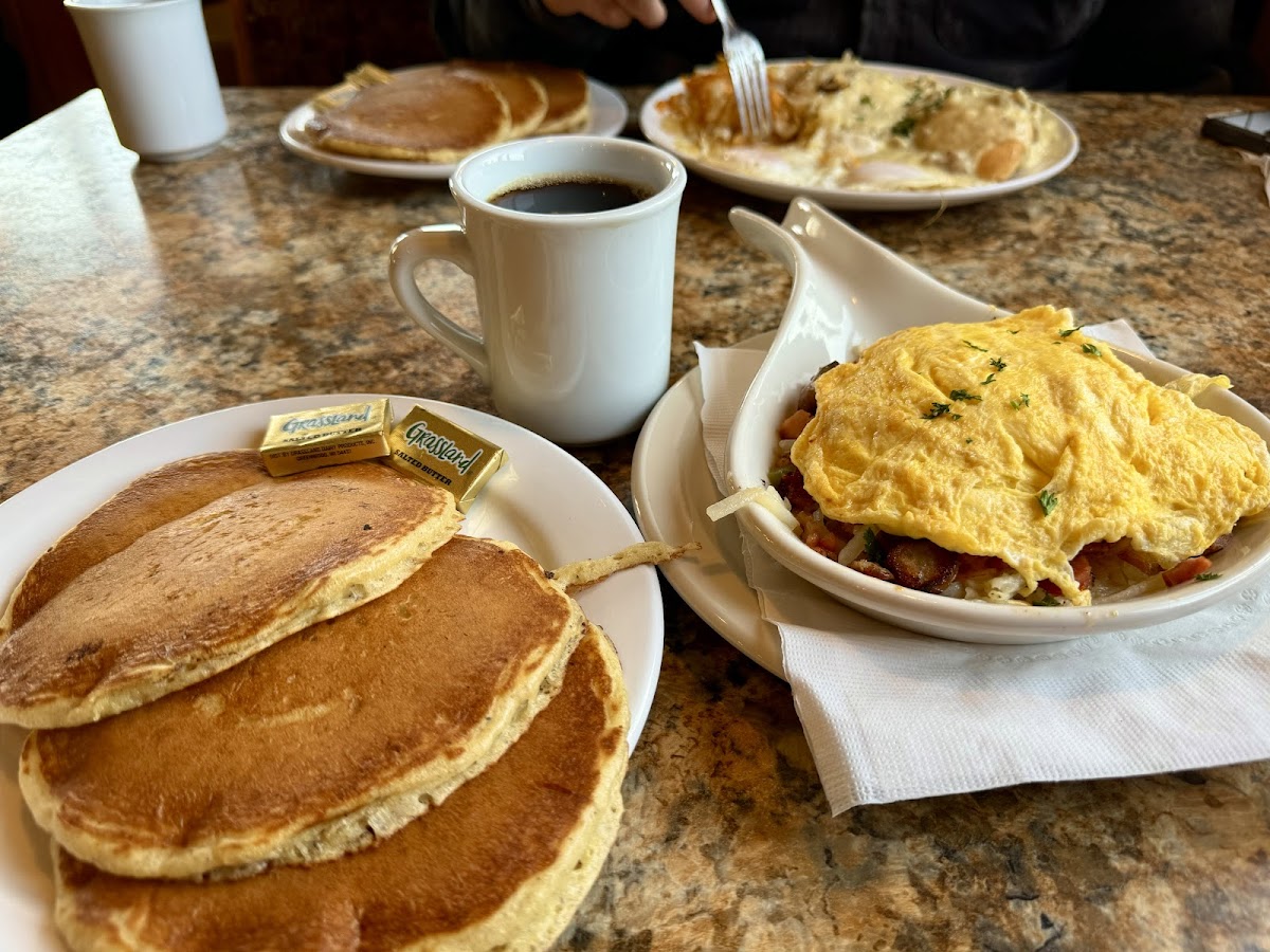 The Original Louis’ Cafe - Photo 4