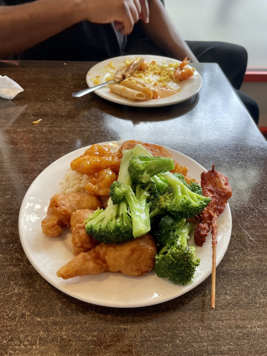 Golden Buffet - Photo 1