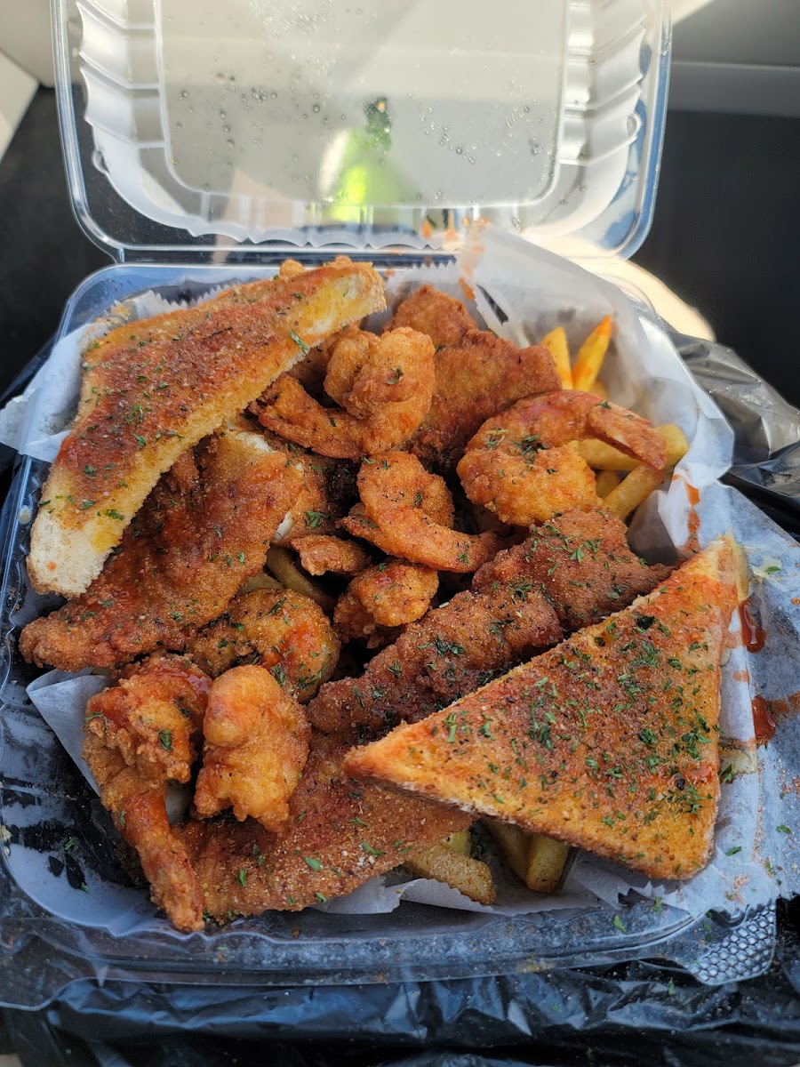 CJ's Crab House - Photo 1