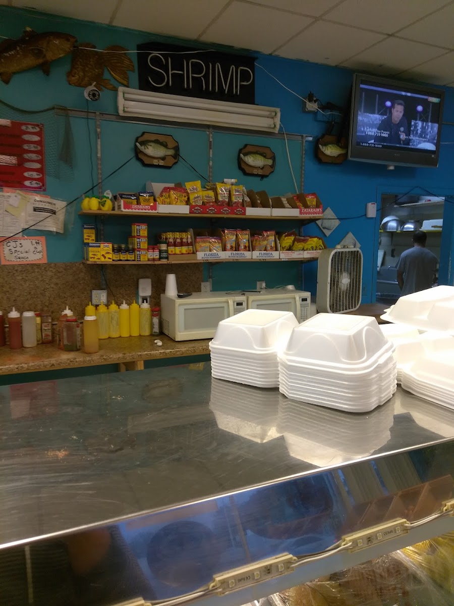 CJ's Crab House - Photo 6