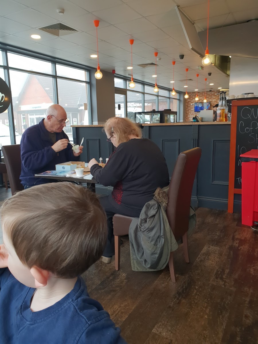 Queens Fish & Chips - Photo 7