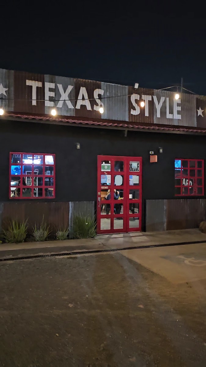 TEXAS SMOKEYARD BARBECUE - Photo 1