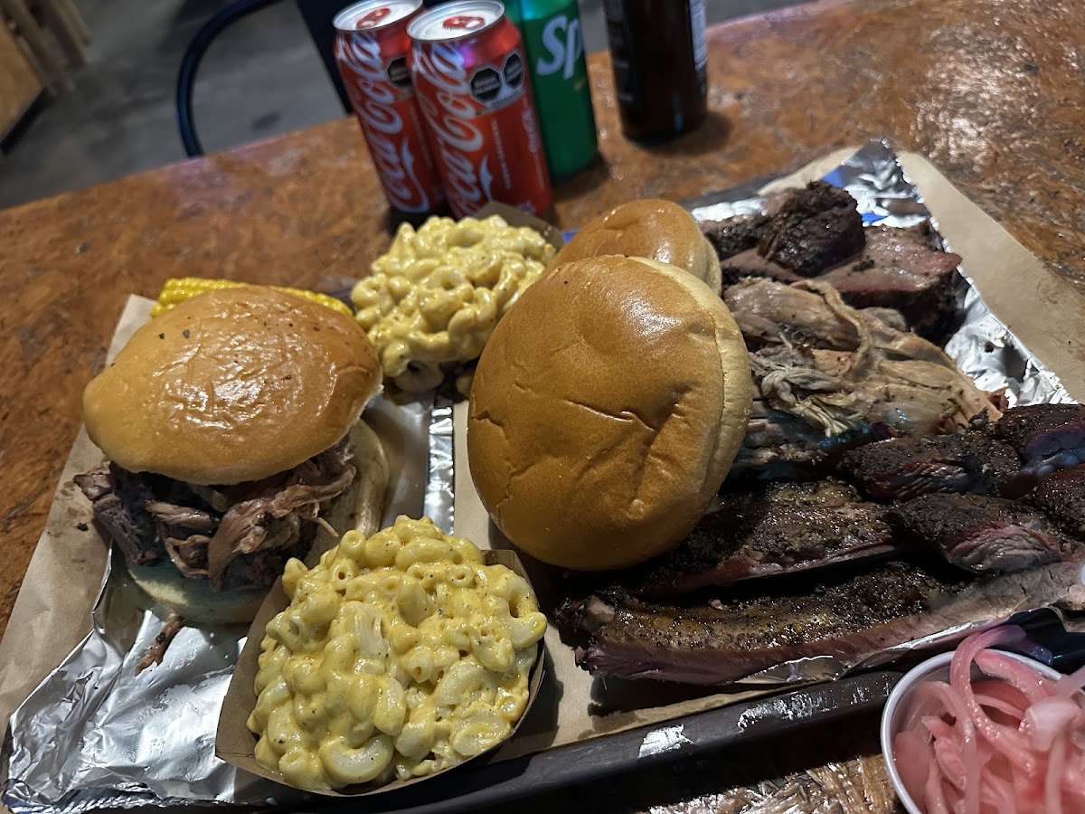 TEXAS SMOKEYARD BARBECUE - Photo 3