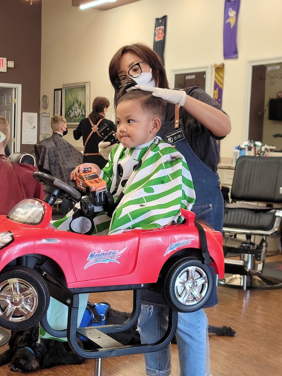 Ryan Park Barbershop - Photo 2