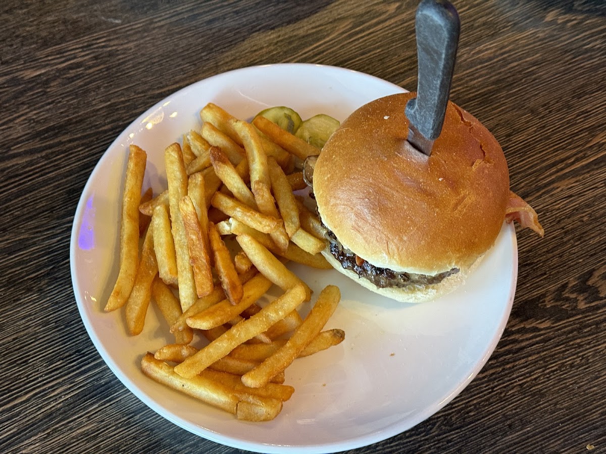 Oliver's Pub & Grill - Photo 1