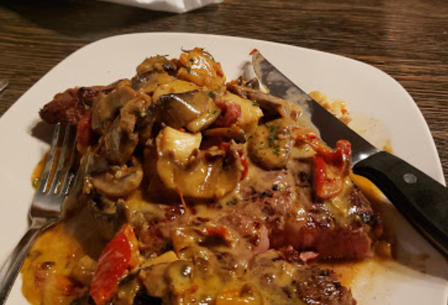Oliver's Pub & Grill - Photo 5