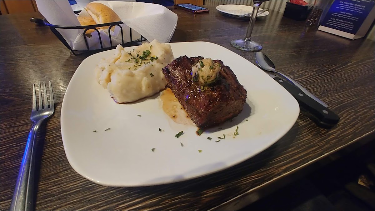 Oliver's Pub & Grill - Photo 7