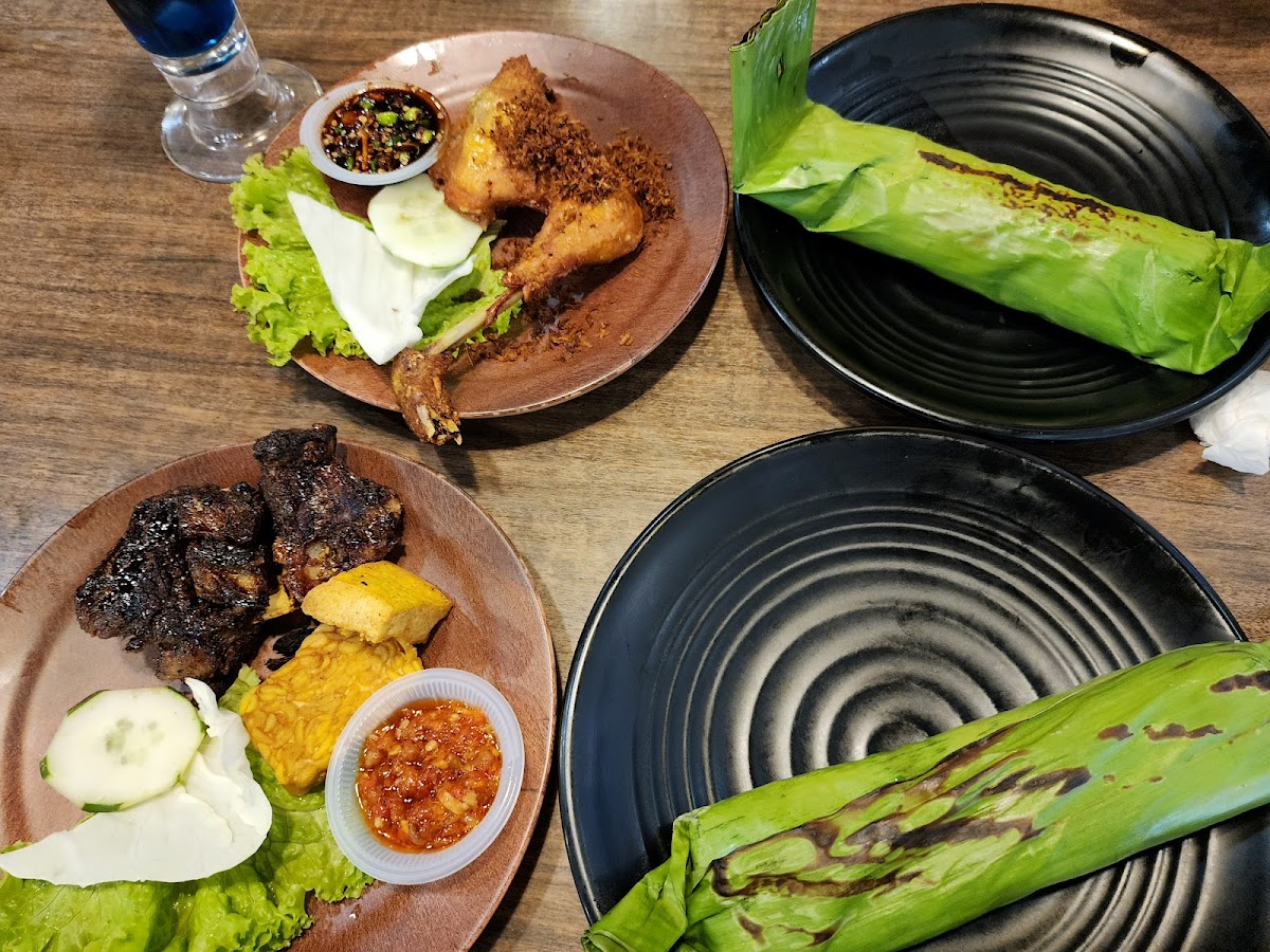 Daun Pisang Resto Grand Batam Mall - Photo 1