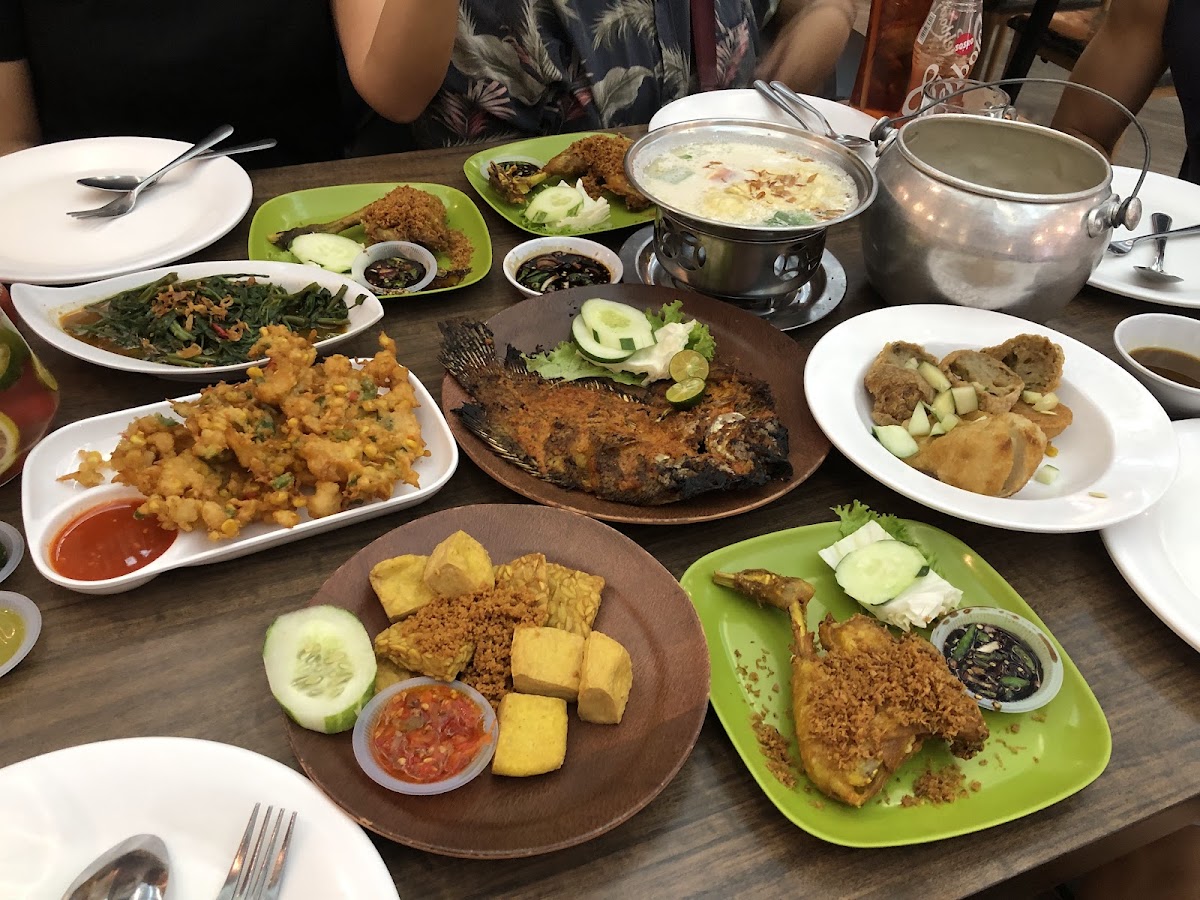 Daun Pisang Resto Grand Batam Mall - Photo 6