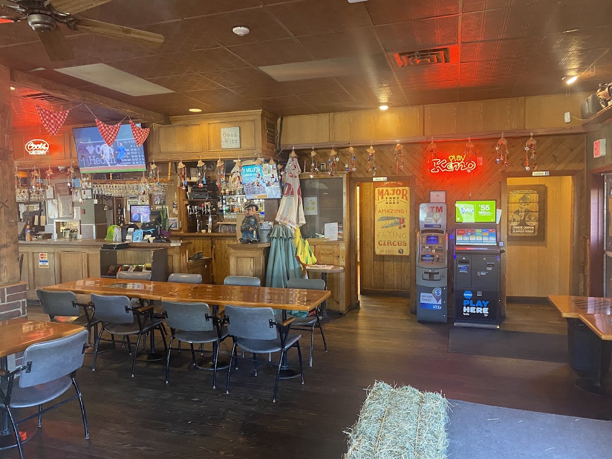 Grand Pub & Grill Ltd - Photo 3