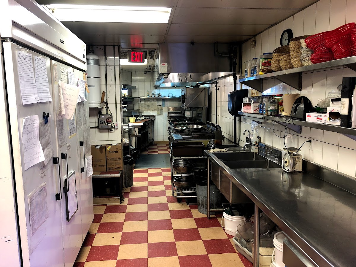 Grand Pub & Grill Ltd - Photo 6