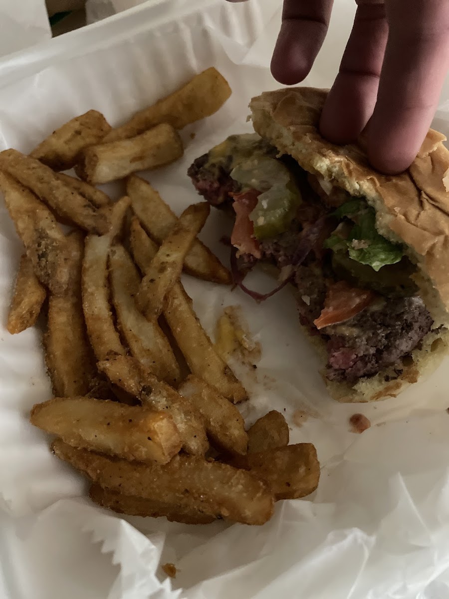 Caeser's Pub & Grill - Photo 4
