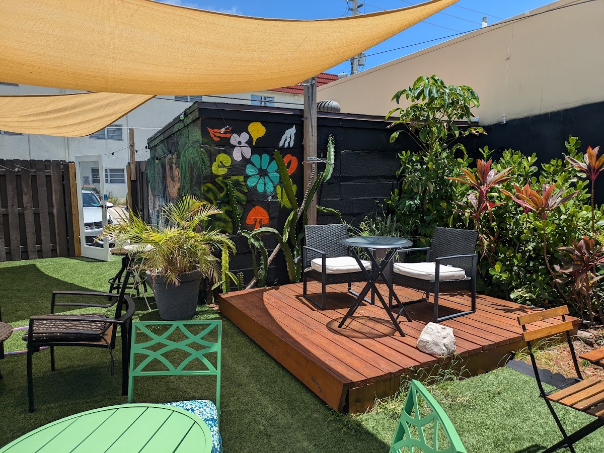 Gratefuel Cafe - Photo 4