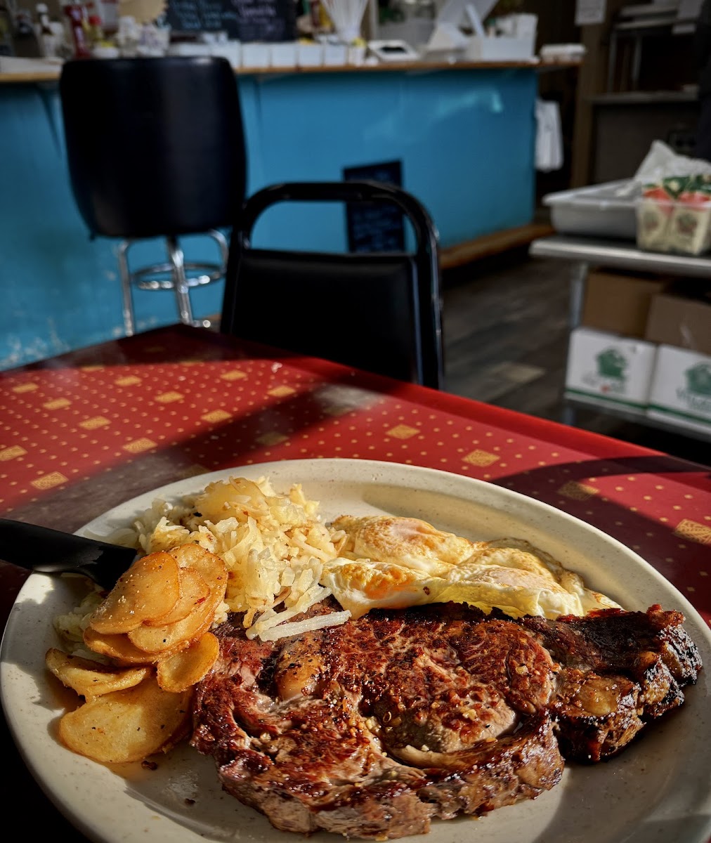 Rocky's - Photo 5