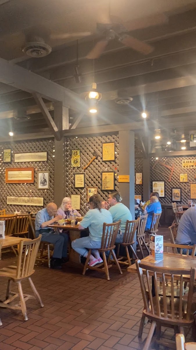 Cracker Barrel Old Country Store - Photo 1
