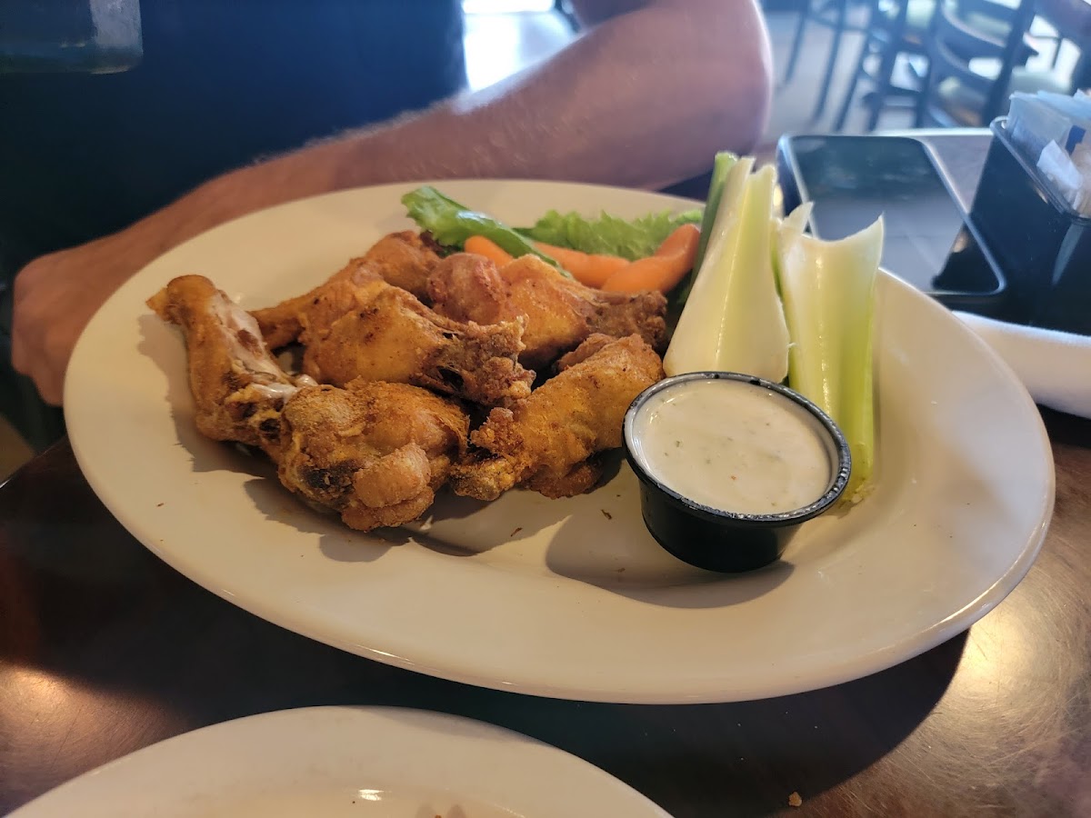 Guston’s Grille & Tap - Photo 4