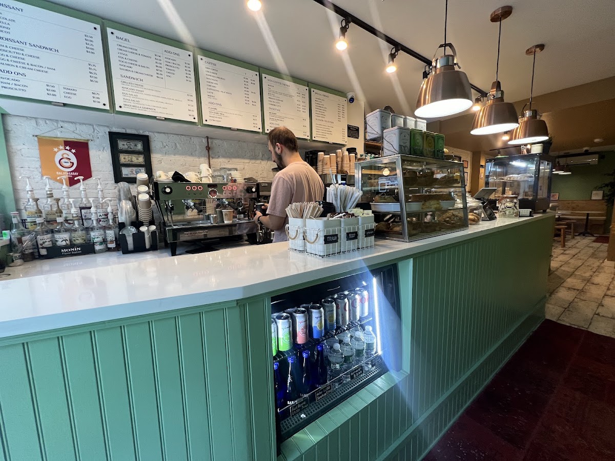 Gemina Coffee Shop - Photo 9