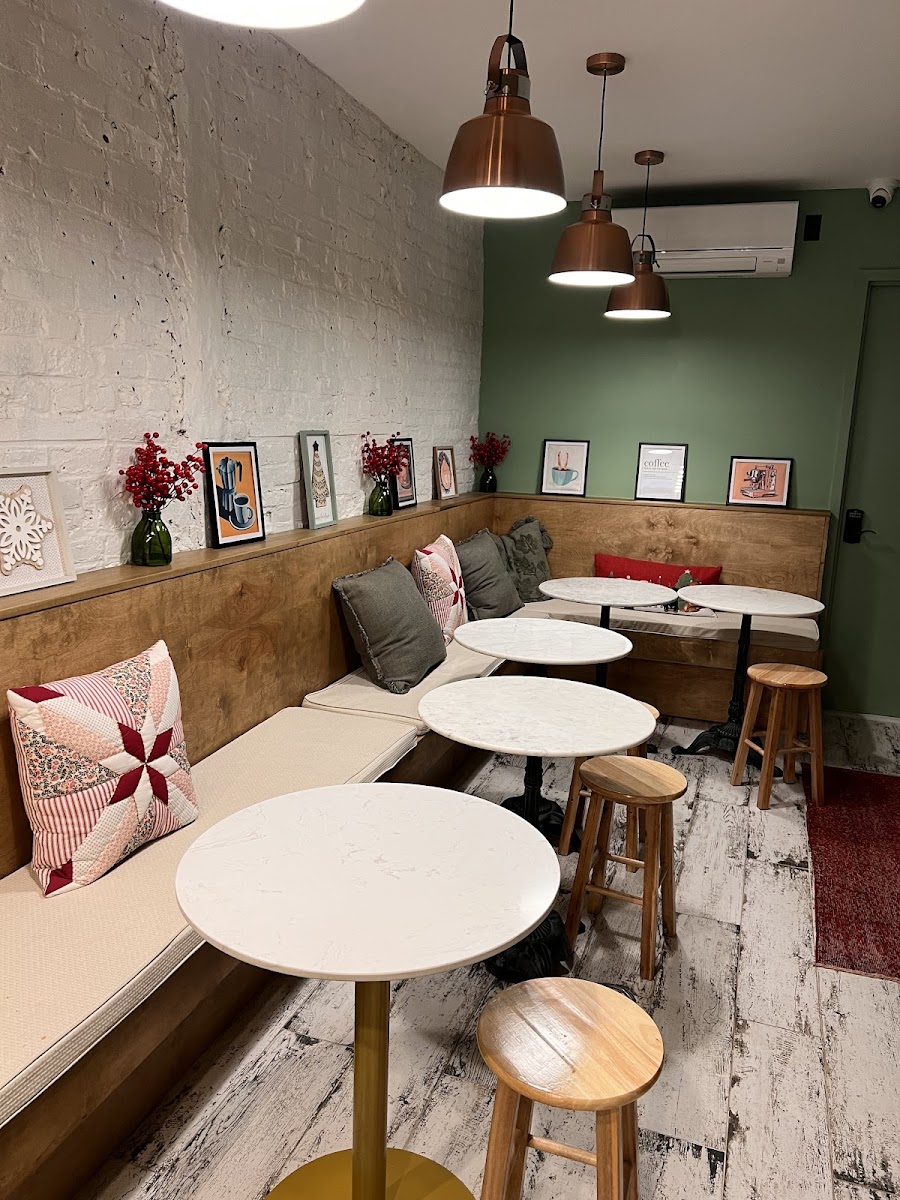 Gemina Coffee Shop - Photo 6