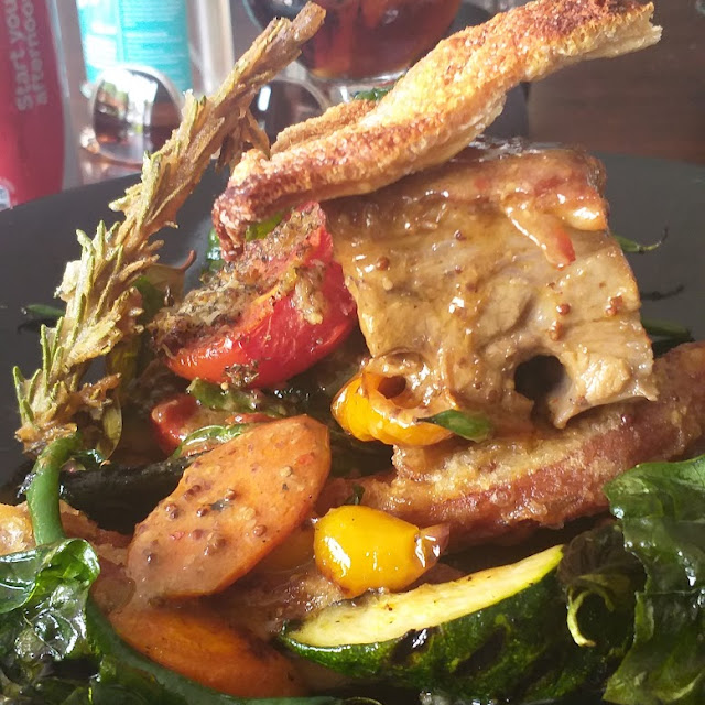 Pork Belly with Veggies and Crispy Cracking
