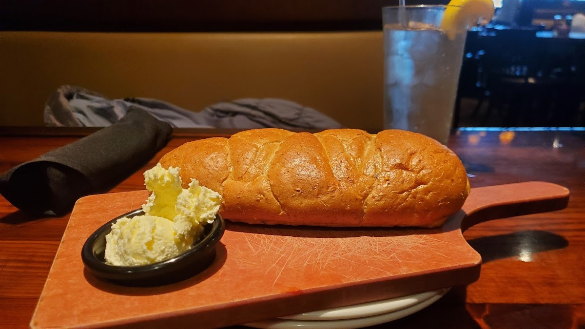 LongHorn Steakhouse - Photo 9