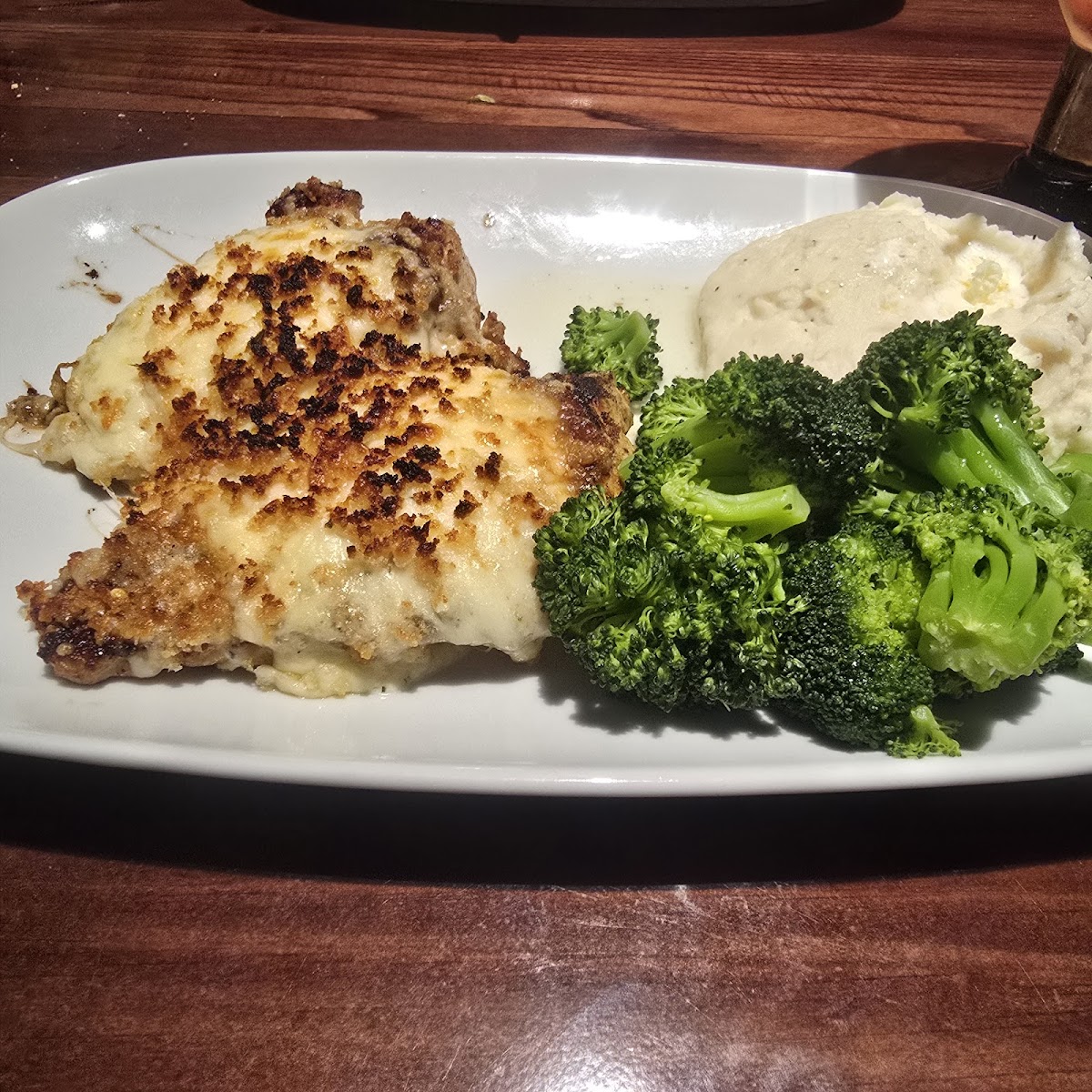 LongHorn Steakhouse - Photo 3