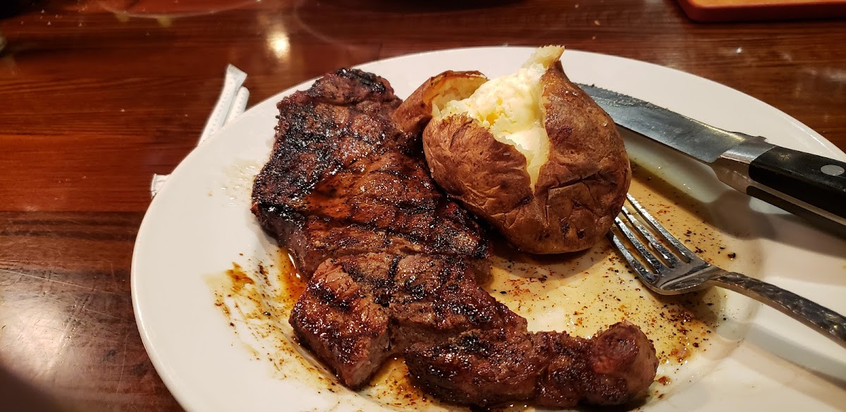 LongHorn Steakhouse - Photo 4