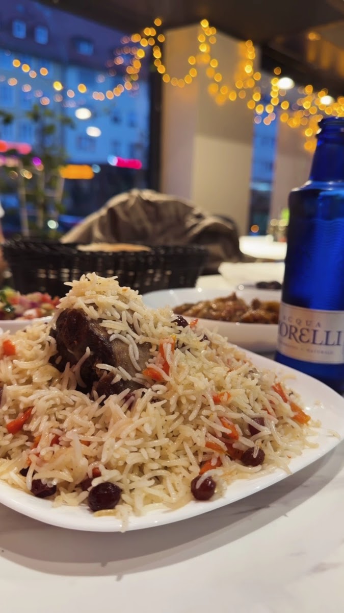 Omid Restaurant - Photo 1