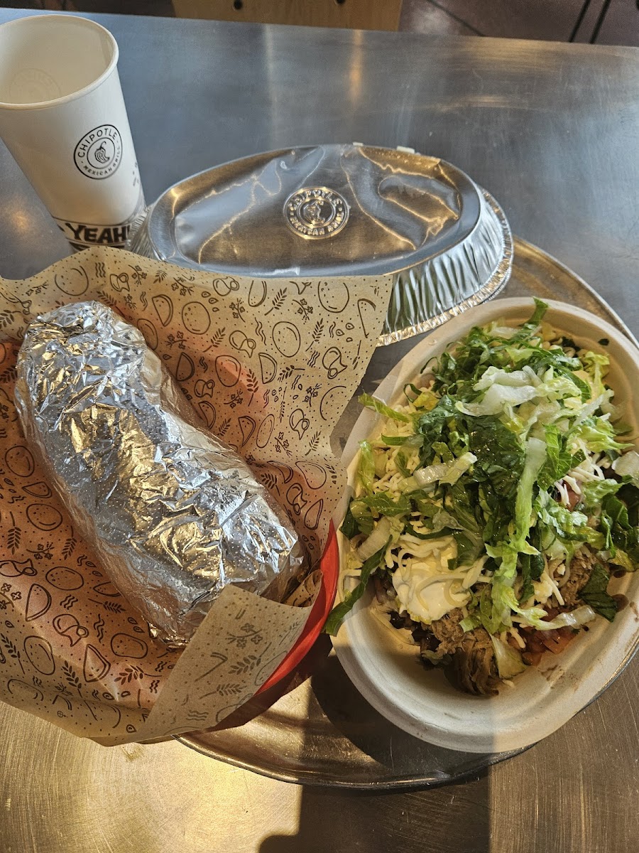 Chipotle Mexican Grill - Photo 4