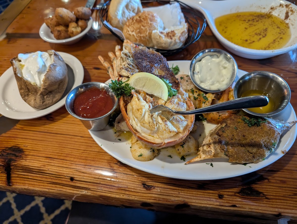 Capt. Anderson's Restaurant & Waterfront Market - Photo 9