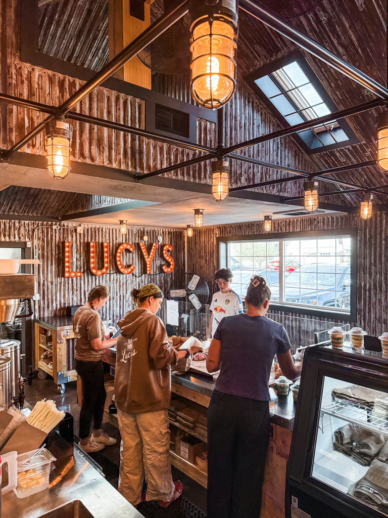 Lucy’s - Photo 4