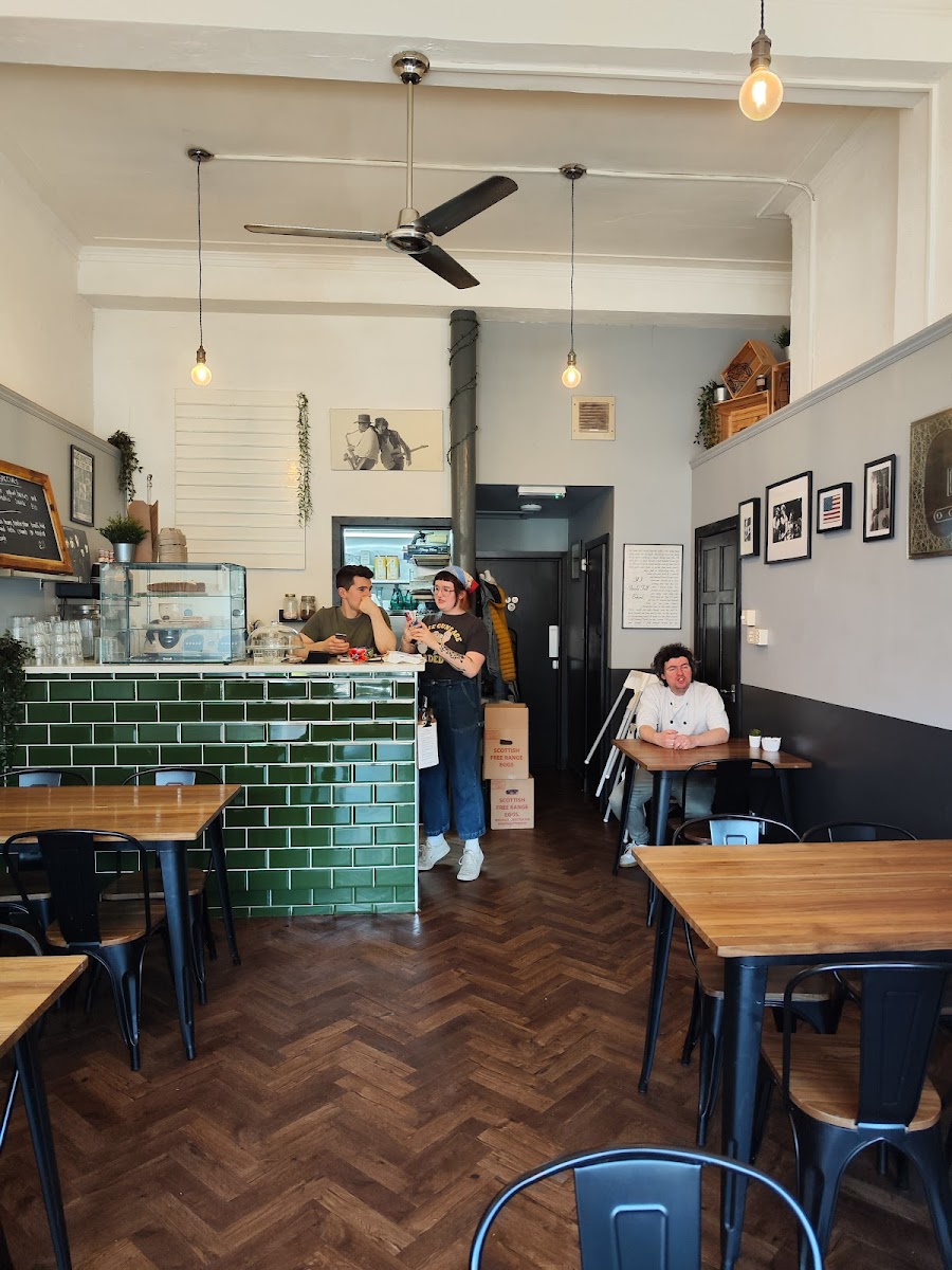 E-Street Café - Photo 9