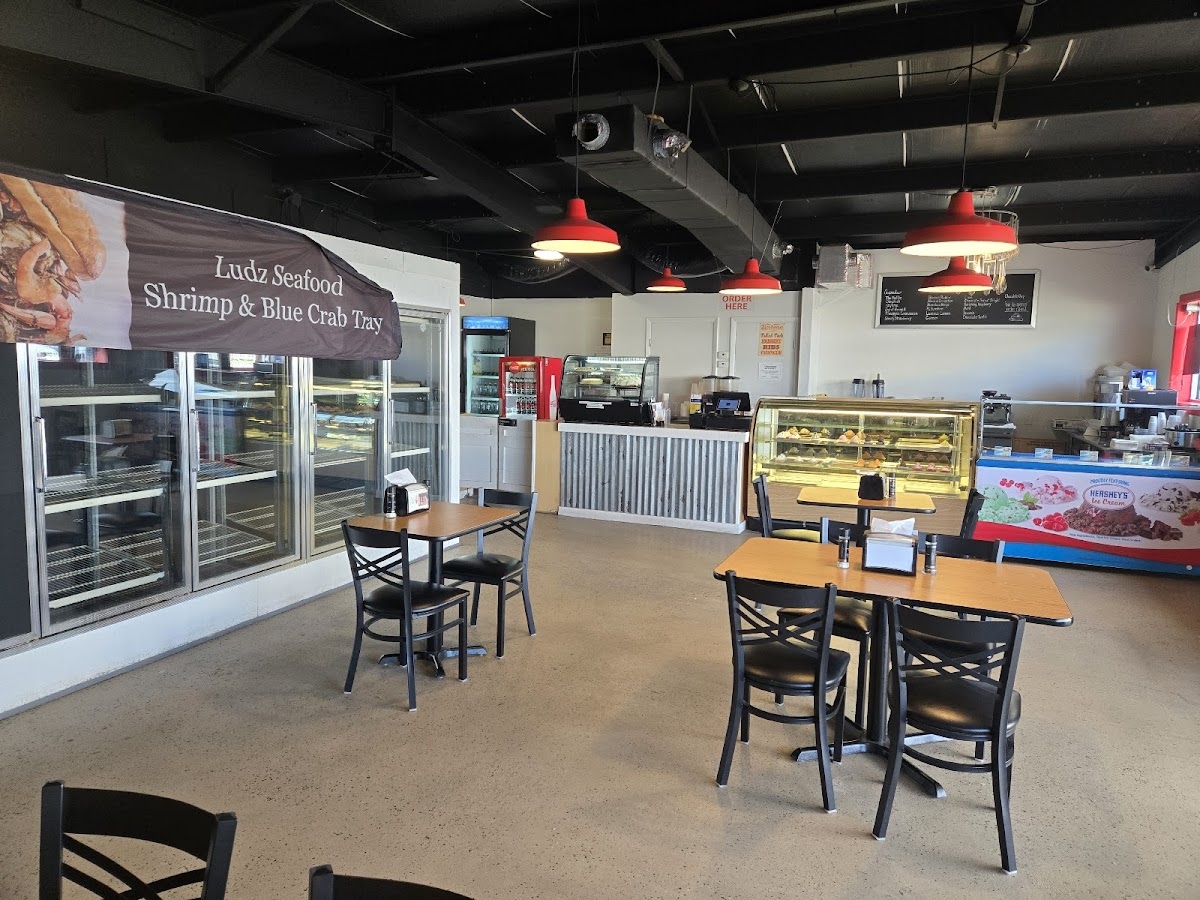 Ludz BBQ & Mattie's Desserts - Photo 9