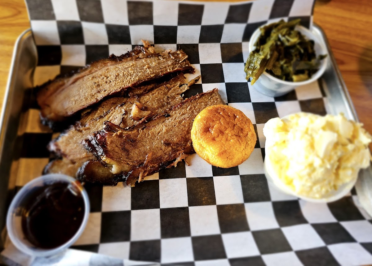 Ludz BBQ & Mattie's Desserts - Photo 1