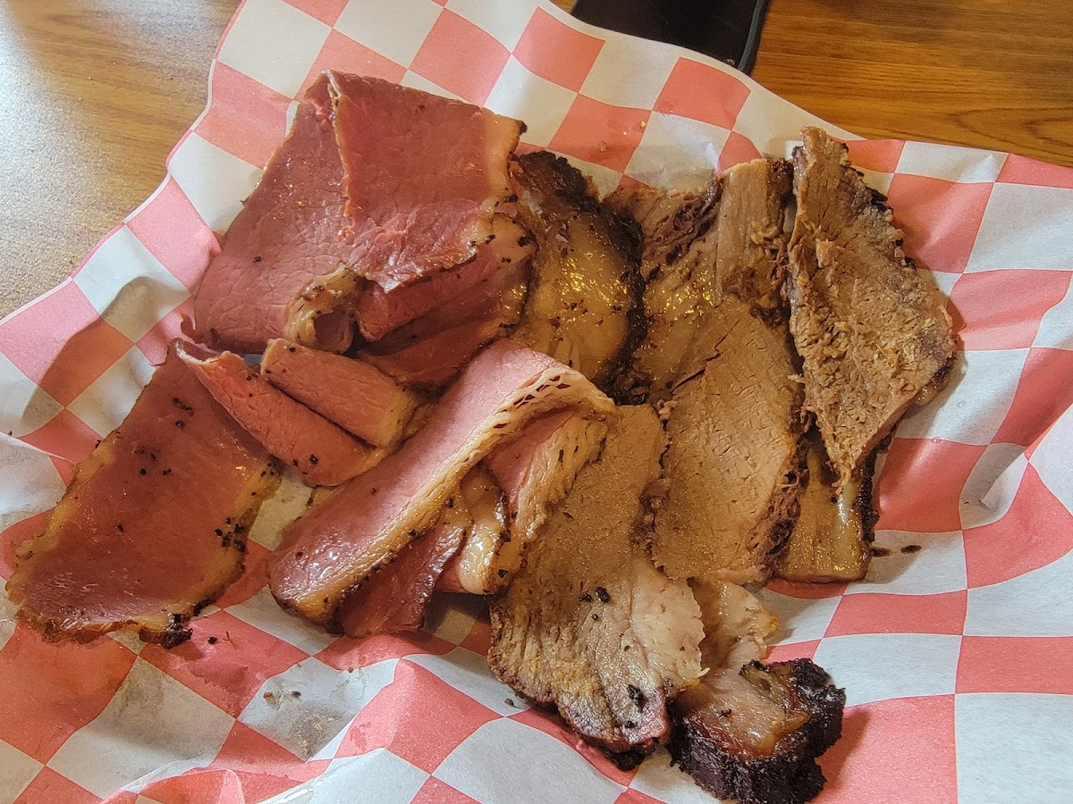 Ludz BBQ & Mattie's Desserts - Photo 4