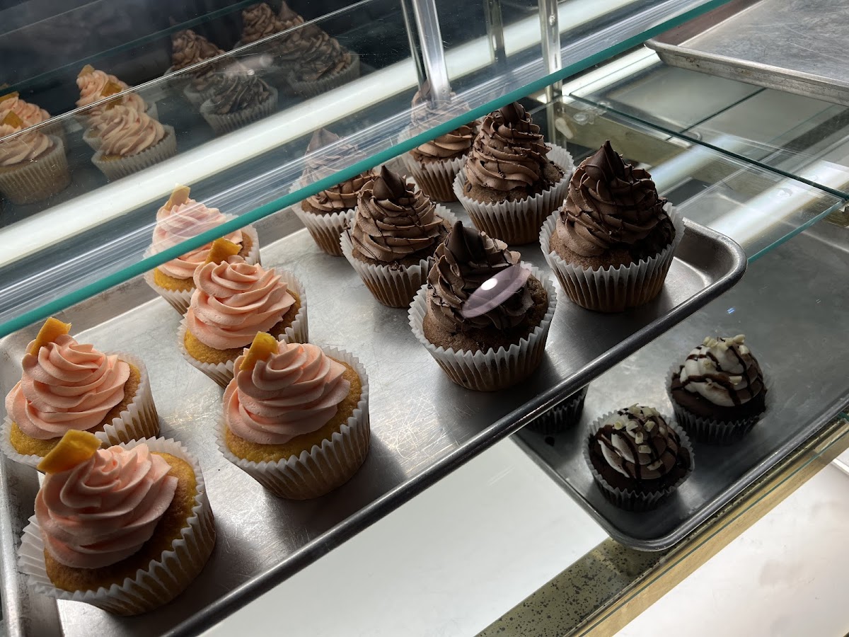 Ludz BBQ & Mattie's Desserts - Photo 5
