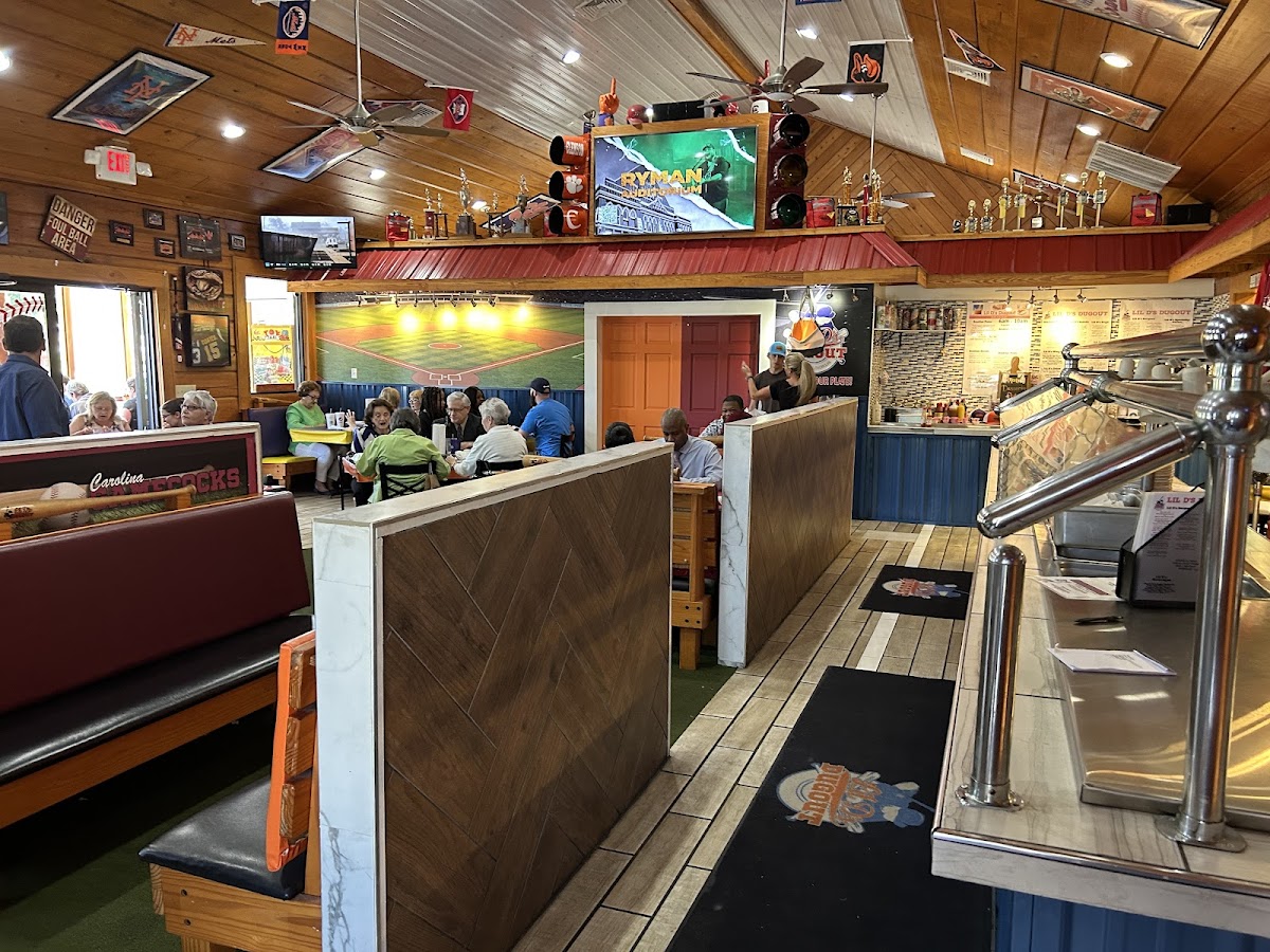 Lil D's Dugout - Photo 2