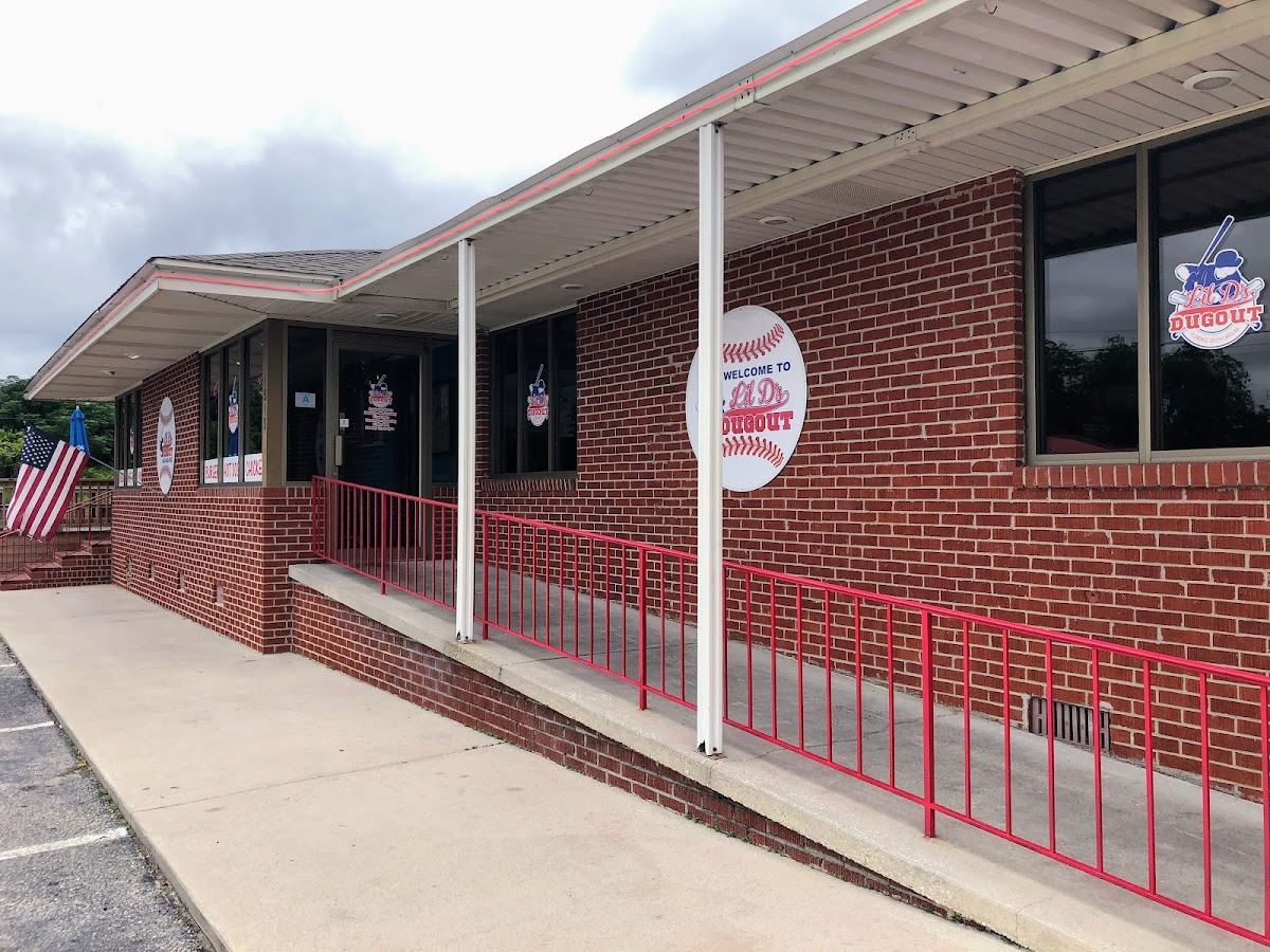 Lil D's Dugout - Photo 7