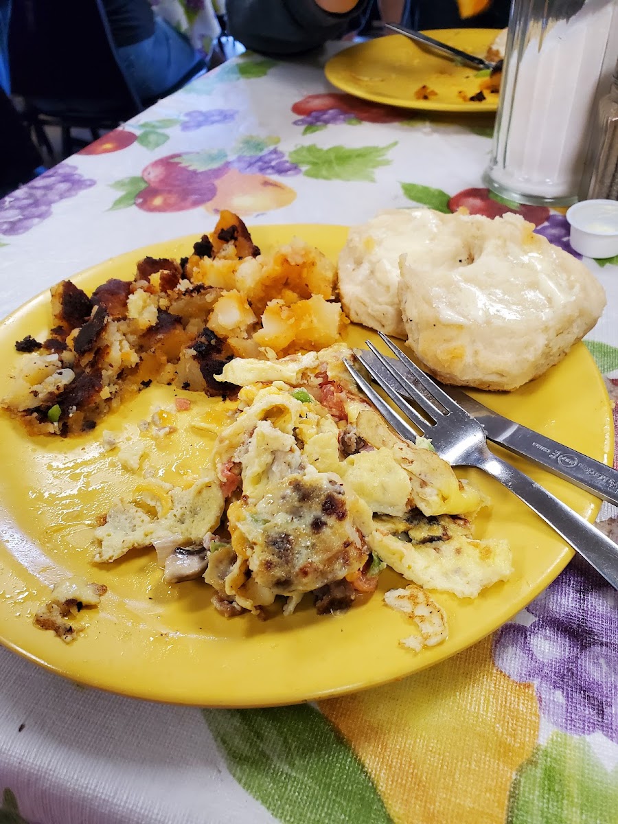Rolesville Diner - Photo 7