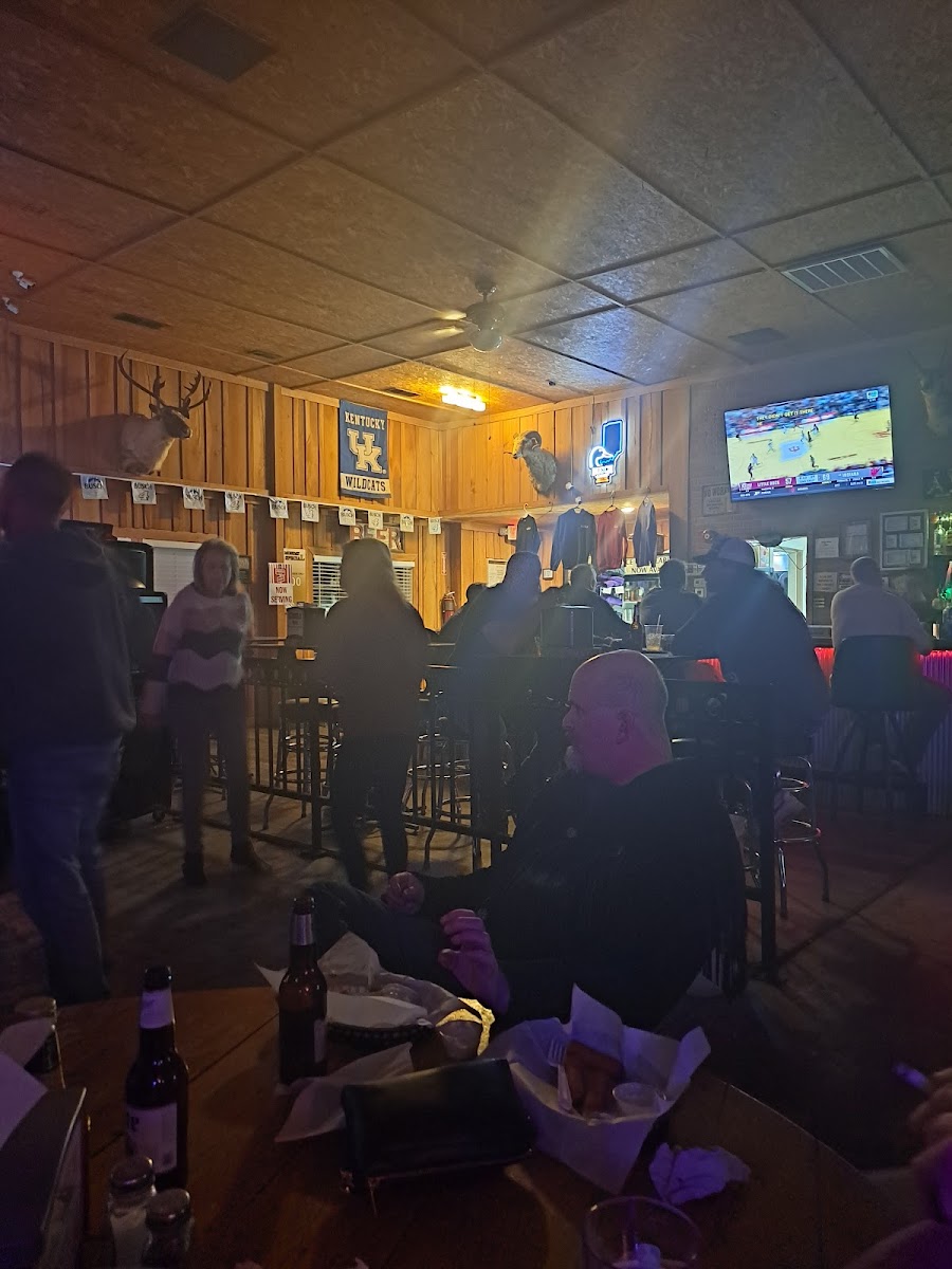 The Thirsty Sportsman - Photo 3