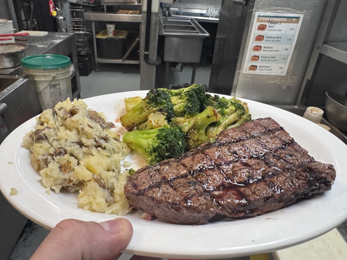 Meyers Landing Bar & Grill - Photo 3