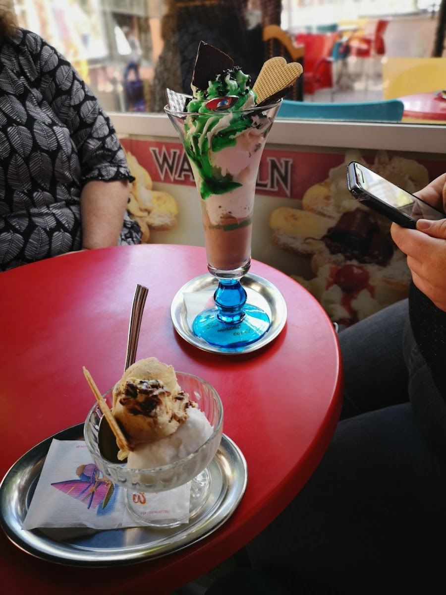 Eiscafé Dolomiti - Photo 9