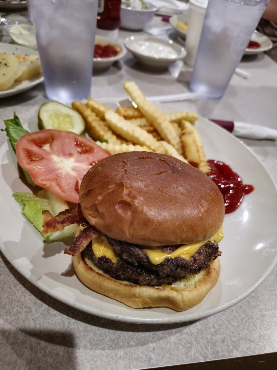 Andrea’s Family Restaurant - Photo 2