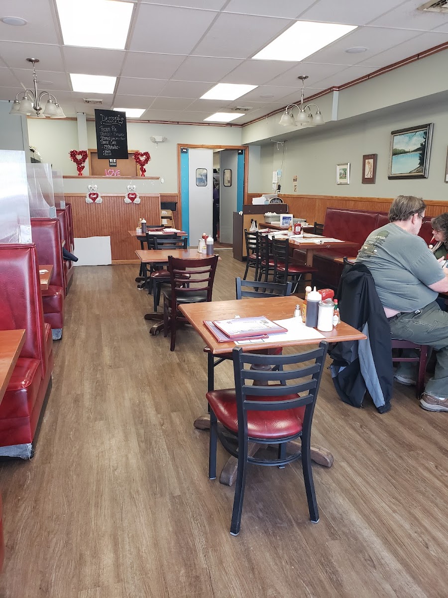Johana's Restaurant - Photo 4