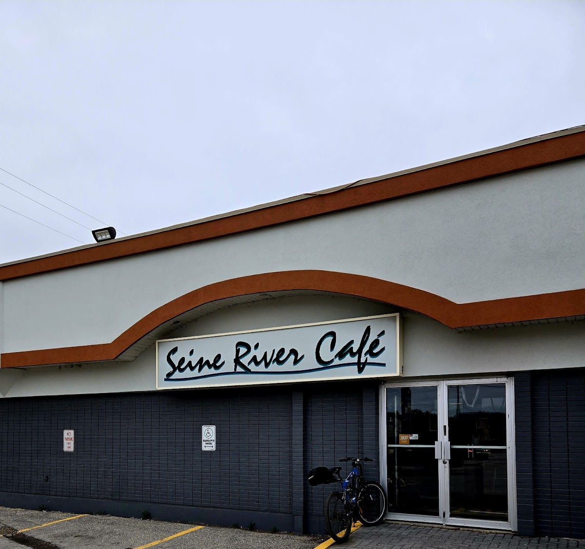 Seine River Cafe - Photo 2