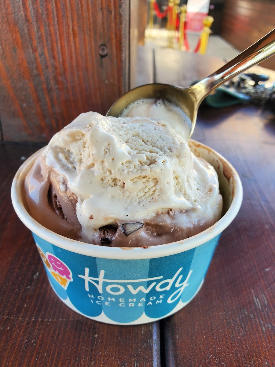 Howdy Homemade Ice Cream - Photo 8