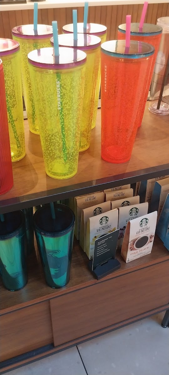 Starbucks - Photo 3