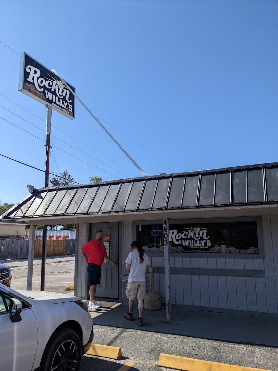 Rockin Willy's Friendly Tavern - Photo 1