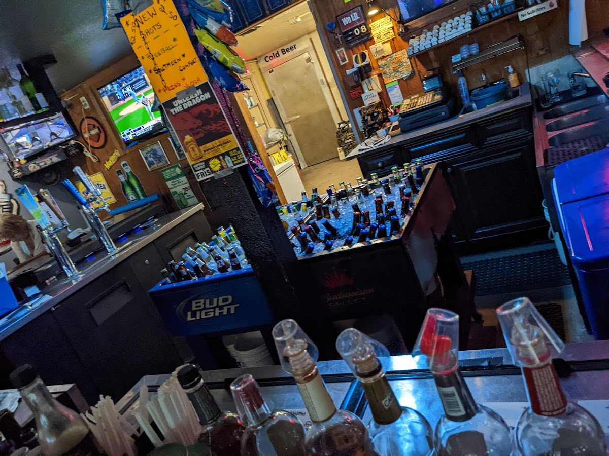 Rockin Willy's Friendly Tavern - Photo 8