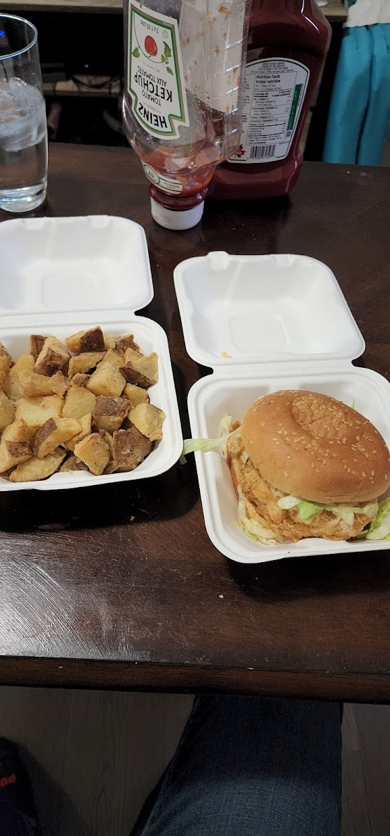 Golden Chicken & Ribs - Photo 1