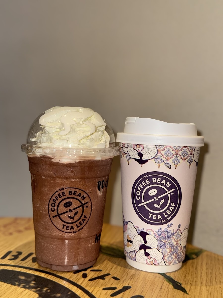 The Coffee Bean & Tea Leaf - Photo 3